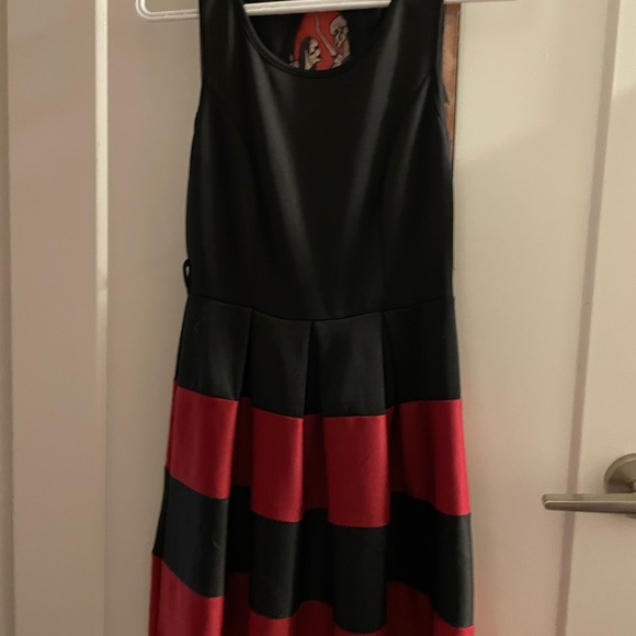 Size 14 girls dress, like new. Great material - Picture 1 of 2